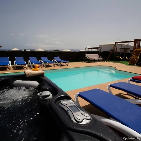 فيلة 44 Sea Views, Pool,games,hot Tub, Office With Computer+ Wifi