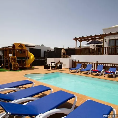 44 Sea Views, Pool,games,hot Tub, Office With Computer+ Wifi Villa Playa Blanca (Lanzarote)